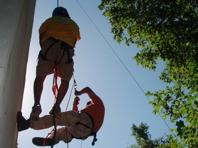  Rope descent 